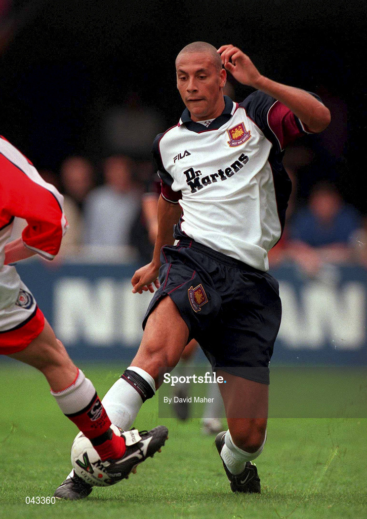 23 July 2000; Rio Ferdinand of West Ham United during the Pre-Season Friendly match between St Patrick's Athletic and West Ham United at Richmond Park in Dublin. Photo by David Maher/Sportsfile