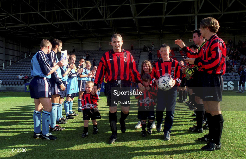 22 July 2000; Derek Swan of Bohemians is given a guard of honour by both teams as he comes out with his children Anthony, Ryan, Leah and Derek ahead of his Testimonial match between Bohemians and Tranmere Rovers at Dalymount Park in Dublin. Photo by David Maher/Sportsfile