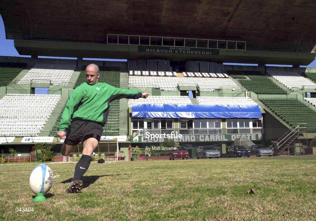 2 June 2000; Ireland's David Humphreys during kicking practice at Club Ferro Carril Oeste in Buenos Aires, Argentina. Photo by Matt Browne/Sportsfile