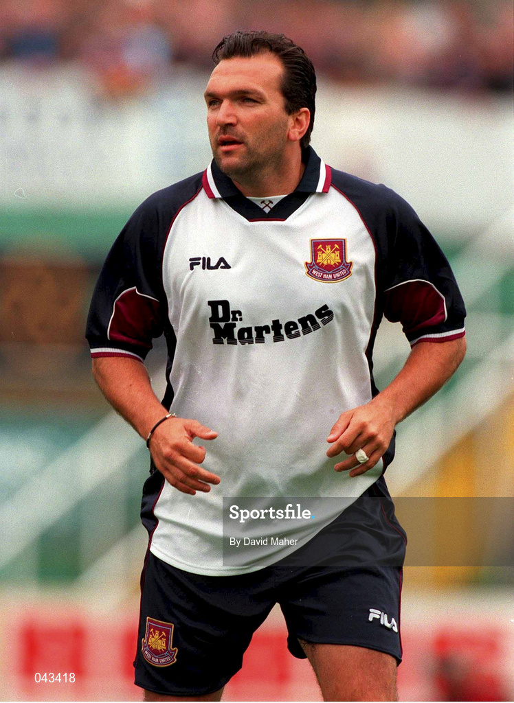 23 July 2000; Neil Ruddock of West Ham United during the Pre-Season Friendly match between St Patrick's Athletic and West Ham United at Richmond Park in Dublin. Photo by David Maher/Sportsfile