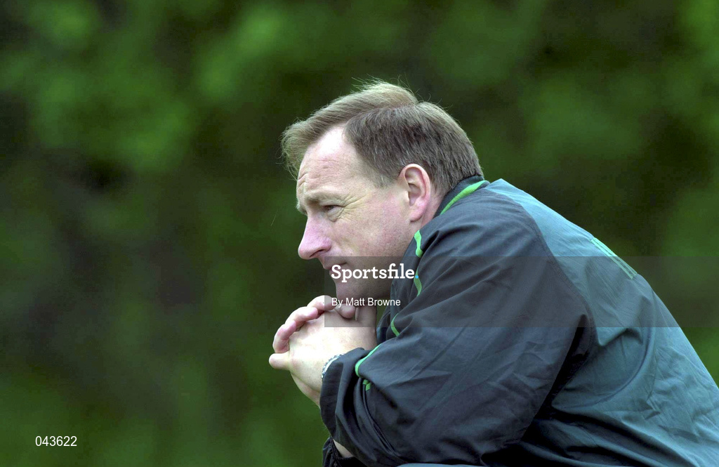 6 June 2000; Ireland assistant coach Eddie O'Sullivan during an Ireland Rugby training session in Manchester, New Hampshire, USA. Photo by Matt Browne/Sportsfile