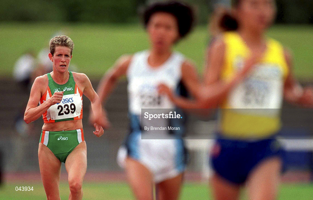 29 July 2000;  Anne Keenan Buckley competes in the women's 5000m event during the Dublin International Games at at Morton Stadium in Santry, Dublin. Photo by Brendan Moran/Sportsfile