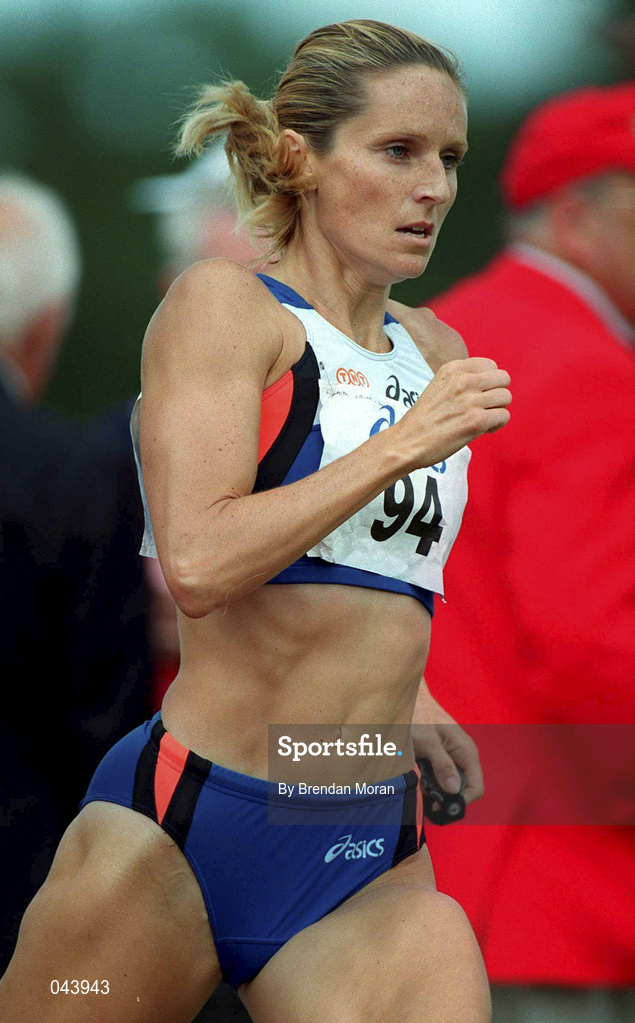 29 July 2000; Susan Smith Walsh competes in the Women's 800m event during the Dublin International Games at at Morton Stadium in Santry, Dublin. Photo by Brendan Moran/Sportsfile