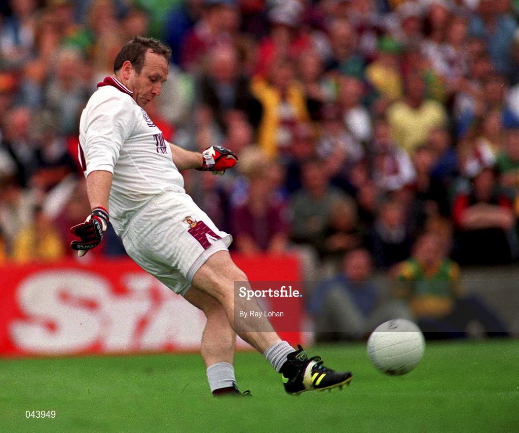 30 July 2000; Galway goalkeeper Martin McNamara during the Bank of Ireland Connacht Senior Football Championship Final between Galway and Leitrim at Dr Hyde Park in Roscommon. Photo by Ray Lohan/Sportsfile