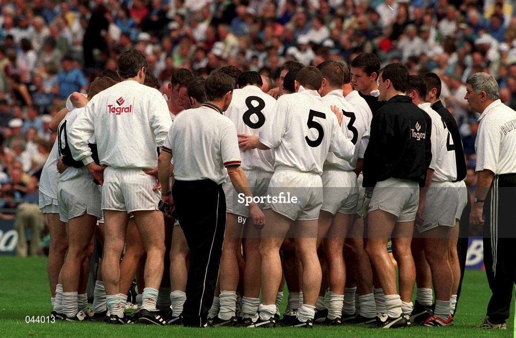 30 July 2000; Kildare players prior to the Bank of Ireland Leinster Senior Football Championship Final between Dublin and Kildare at Croke Park in Dublin. Photo by John Mahon/Sportsfile