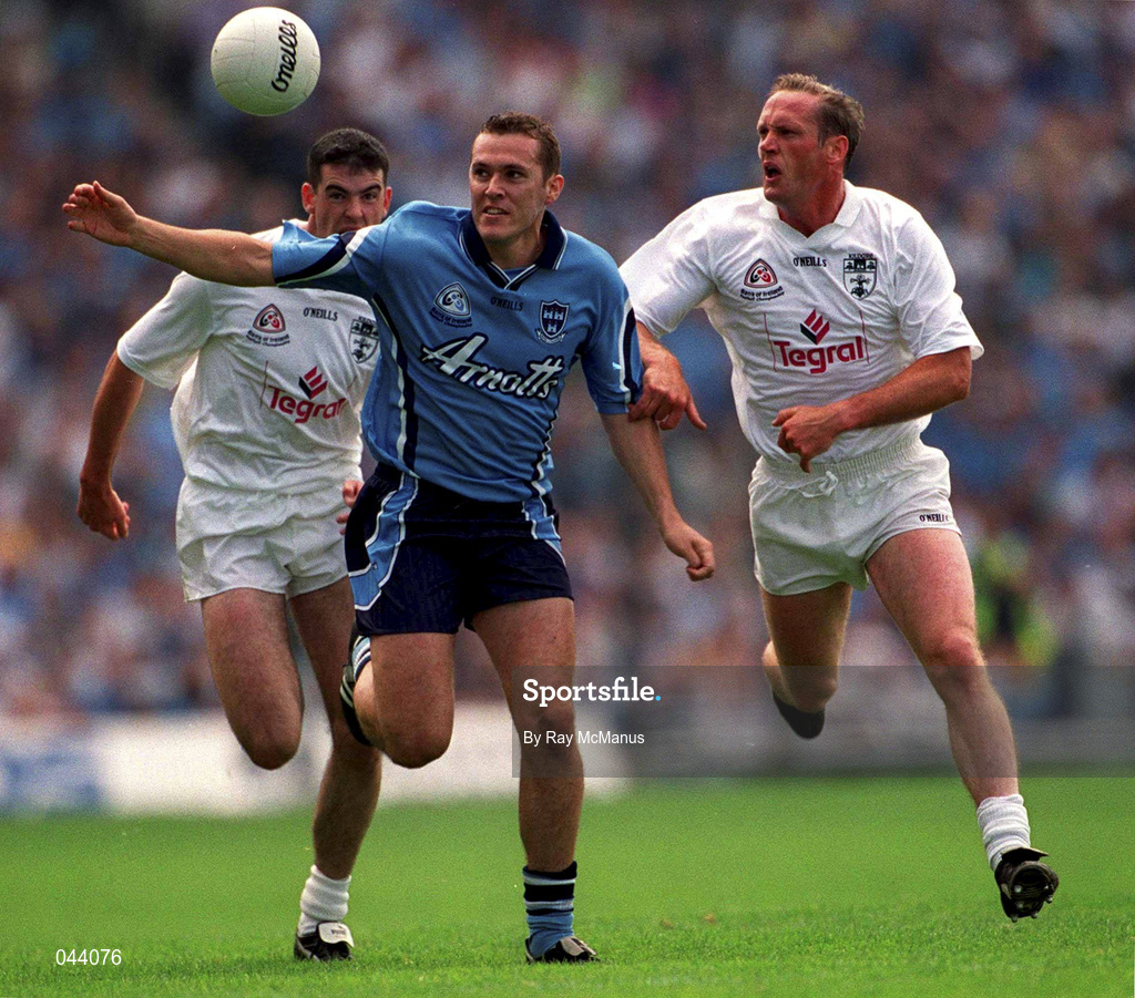 30 July 2000; Ciaran Whelan of Dublin in action against Willie McCreery, right, and Dermot Earley of Kildare during the Bank of Ireland Leinster Senior Football Championship Final between Dublin and Kildare at Croke Park in Dublin. Photo by Ray McManus/Sportsfile