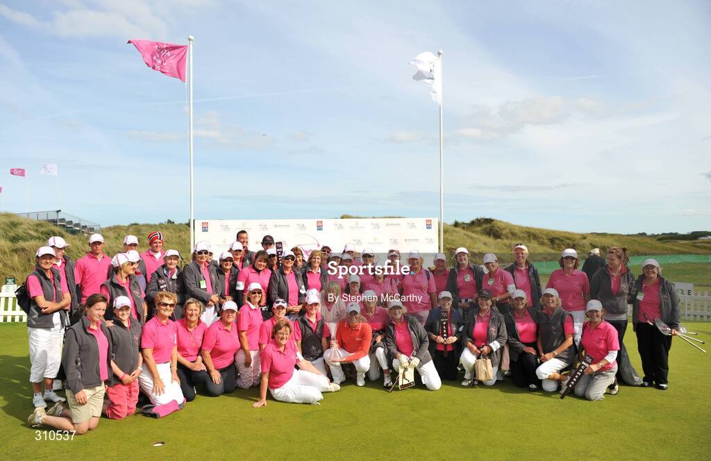 13 July 2008; Suzann Pettersen, Norway, poses for a picture with volunteers after winning the AIB Ladies Irish Open Golf Championship. Portmarnock Hotel and Golf Links, Co. Dublin. Picture credit: Stephen McCarthy / SPORTSFILE