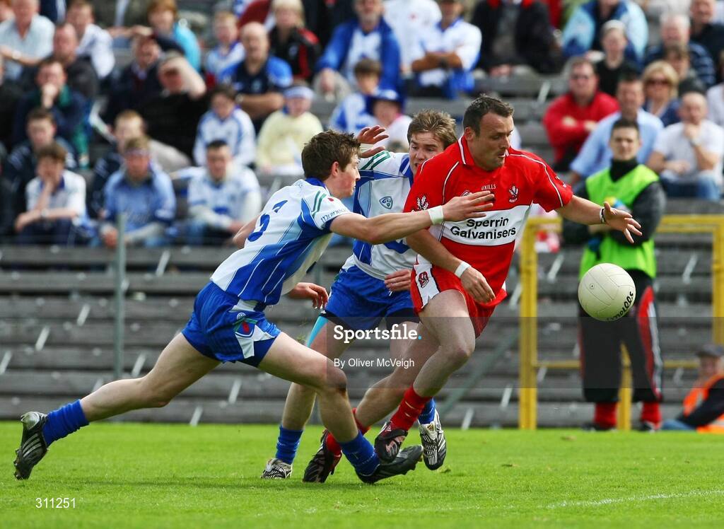 19 July 2008; Paddy Bradley, Derry, in action against Dessie Mone and Darren Hughes, Monaghan. GAA Football All-Ireland Senior Championship Qualifier - Round 1, Monaghan v Derry, Clones, Co. Monaghan. Picture credit: Oliver McVeigh / SPORTSFILE