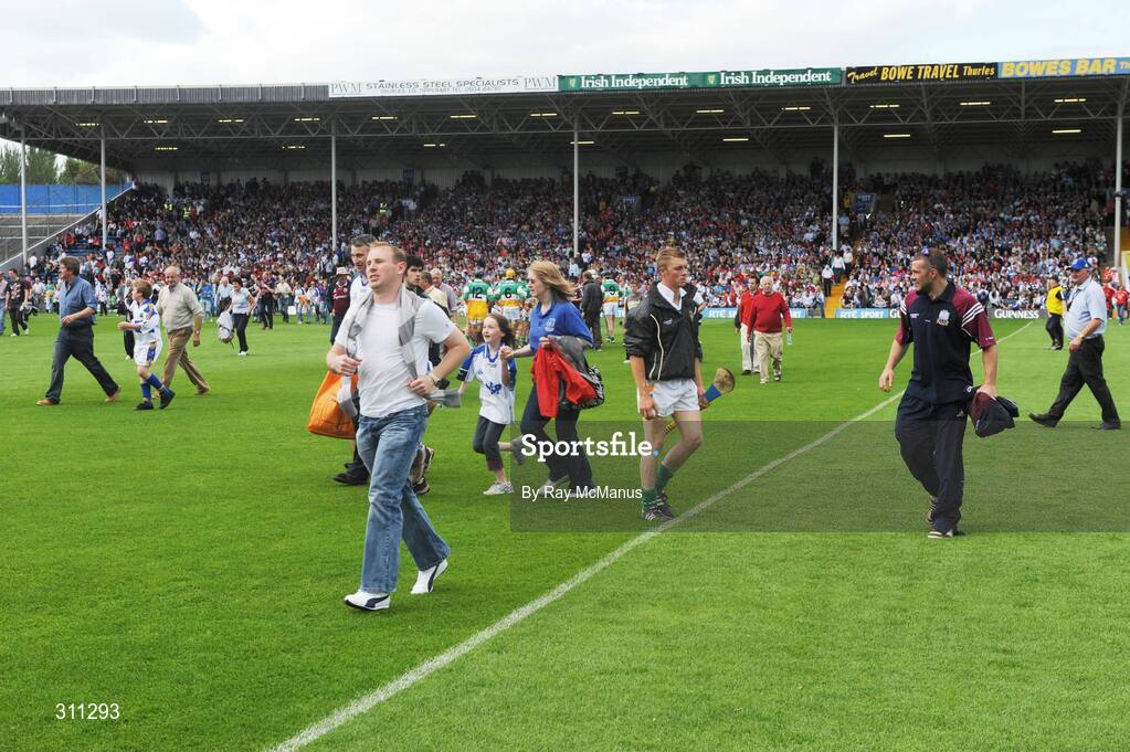 19 July 2008; spectators spill onto the pitch as the Offaly team await the start of the game. GAA Hurling All-Ireland Senior Championship Qualifier - Round 4, Offaly v Waterford, Thurles, Co. Tipperary. Picture credit: Ray McManus / SPORTSFILE