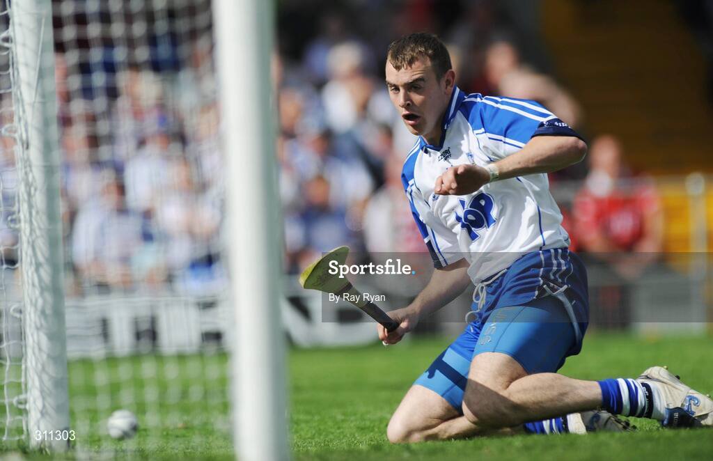 19 July 2008; Waterford's Eoin Kelly scores the first goal against Offaly. GAA Hurling All-Ireland Senior Championship Qualifier - Round 4, Offaly v Waterford, Thurles, Co. Tipperary. Picture credit: Ray Ryan / SPORTSFILE