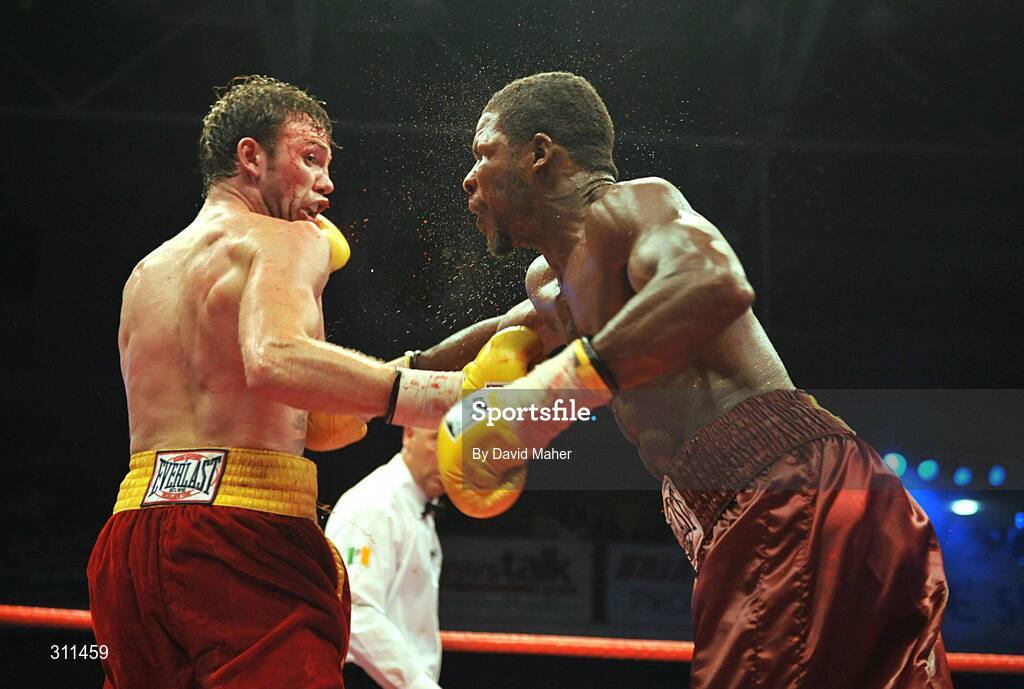 19 July 2008; Andy Lee, left, in action against Willie Gibbs. International Middleweight contest, University Sports Arena, Limerick. Picture credit: David Maher / SPORTSFILE