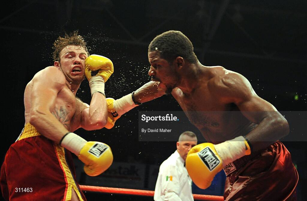 19 July 2008; Andy Lee, left, in action against Willie Gibbs. International Middleweight contest, University Sports Arena, Limerick. Picture credit: David Maher / SPORTSFILE