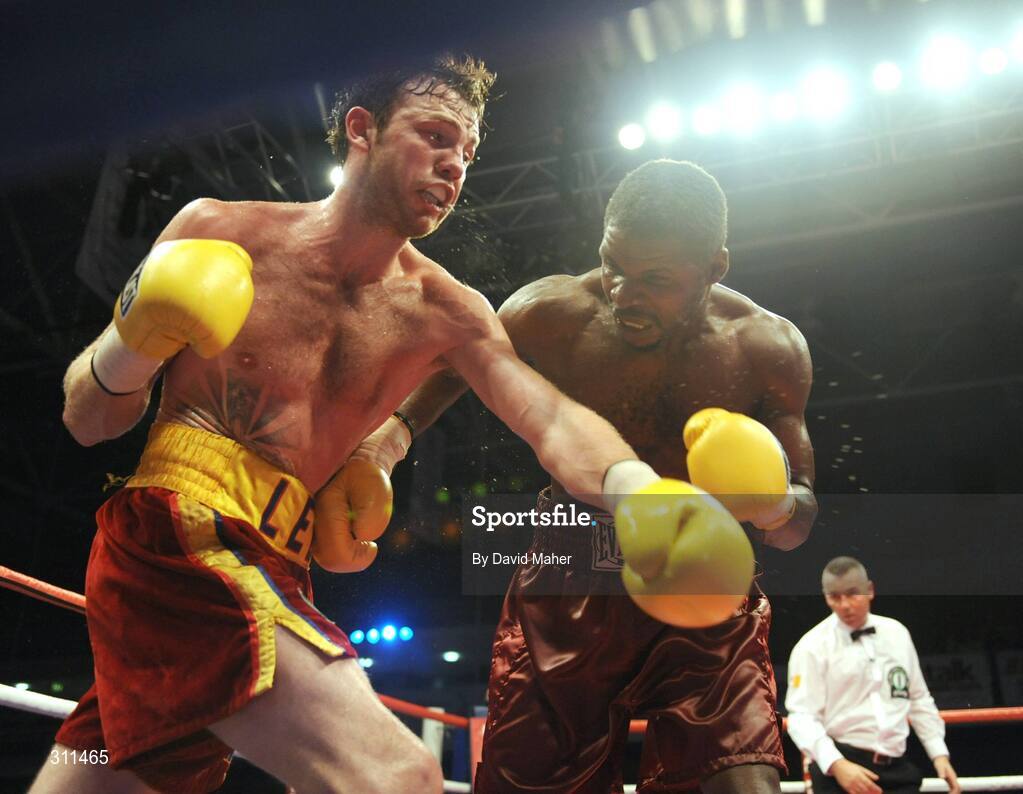 19 July 2008; Andy Lee, left, in action against Willie Gibbs. International Middleweight contest, University Sports Arena, Limerick. Picture credit: David Maher / SPORTSFILE