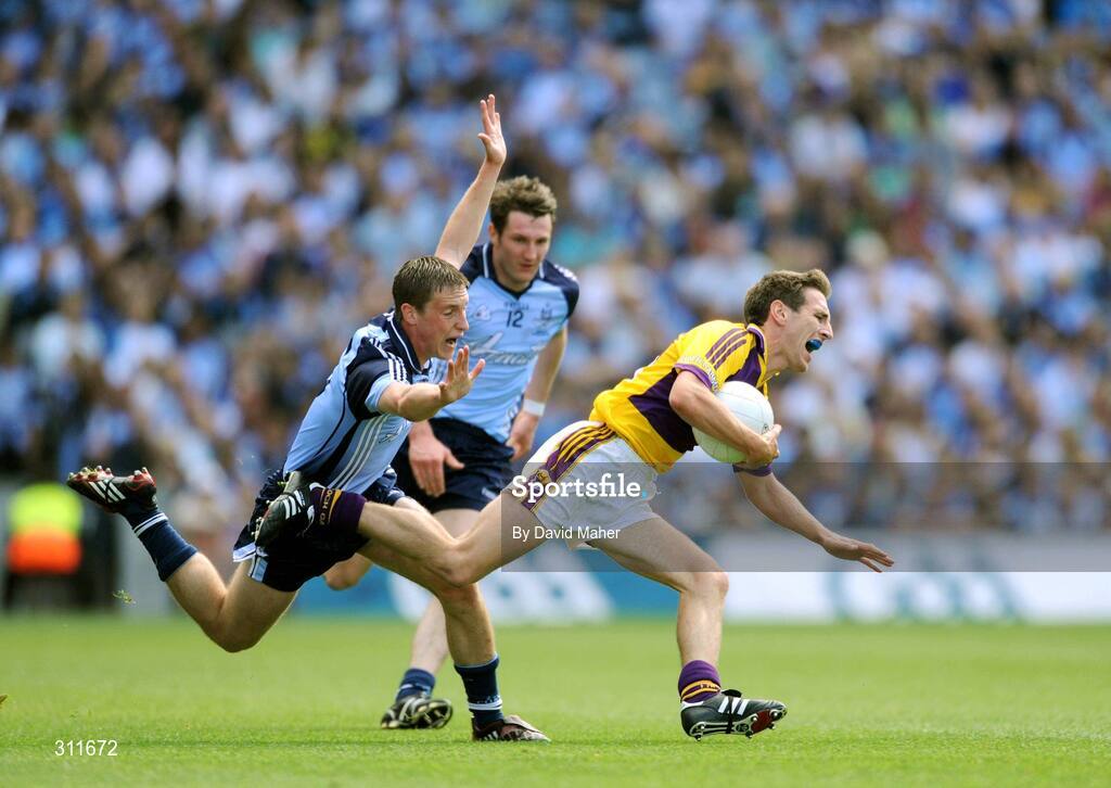 20 July 2008; Redmond Barry, Wexford, in action against Kevin Nolan, Dublin. GAA Football Leinster Senior Championship Final, Dublin v Wexford, Croke Park, Dublin. Picture credit: David Maher / SPORTSFILE