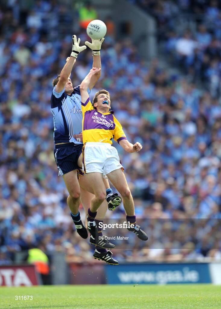 20 July 2008; Ciaran Whelan, Dublin, in action against Redmond Barry, Wexford. GAA Football Leinster Senior Championship Final, Dublin v Wexford, Croke Park, Dublin. Picture credit: David Maher / SPORTSFILE