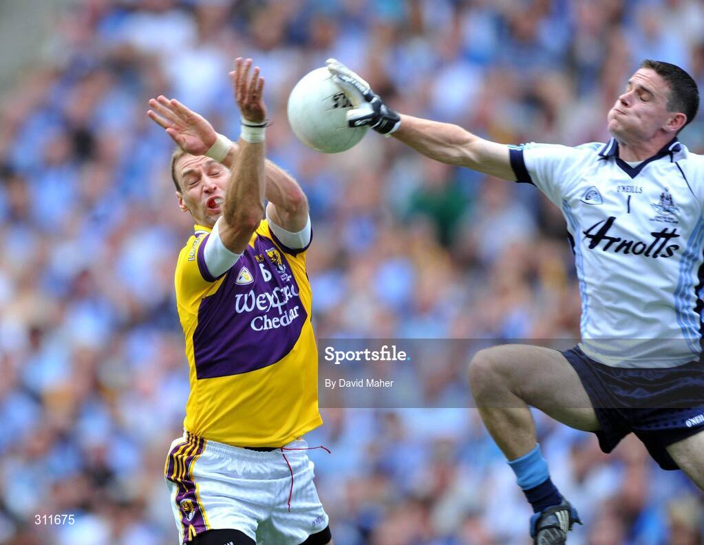 20 July 2008; Stephen Cluxton, Dublin, in action against Matty Forde, Wexford. GAA Football Leinster Senior Championship Final, Dublin v Wexford, Croke Park, Dublin. Picture credit: David Maher / SPORTSFILE