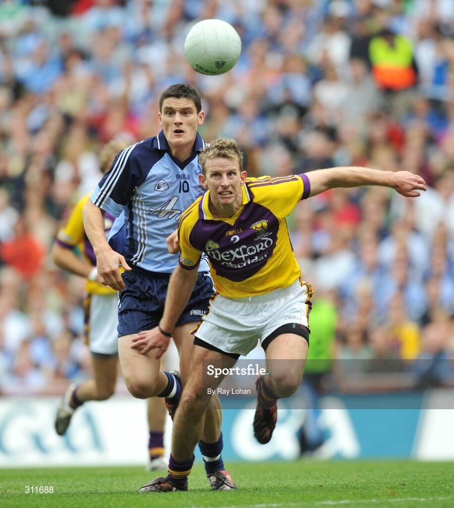 20 July 2008; Niall Murphy, Wexford, in action against Diarmuid Connolly, Dublin. GAA Football Leinster Senior Championship Final, Dublin v Wexford, Croke Park, Dublin. Picture credit: Ray Lohan / SPORTSFILE *** Local Caption ***