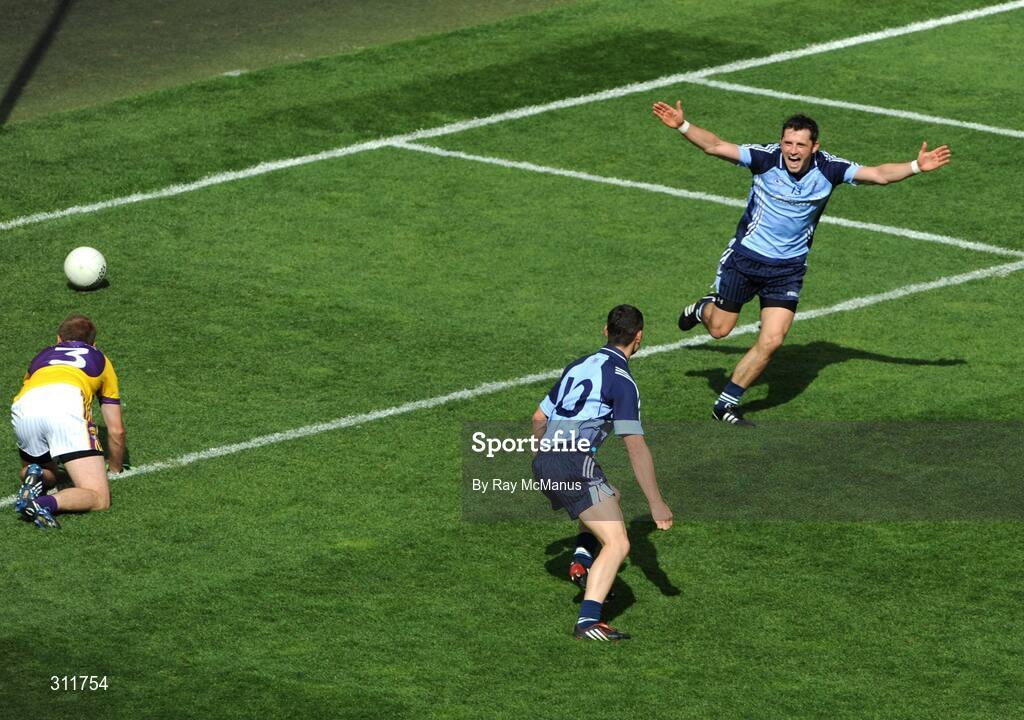 20 July 2008; Dublin captain Alan Brogan rushes to congratulate team-mate Diarmuid Connolly after Connolly had scored the first Dublin goal. GAA Football Leinster Senior Championship Final, Dublin v Wexford, Croke Park, Dublin. Picture credit: Ray McManus / SPORTSFILE