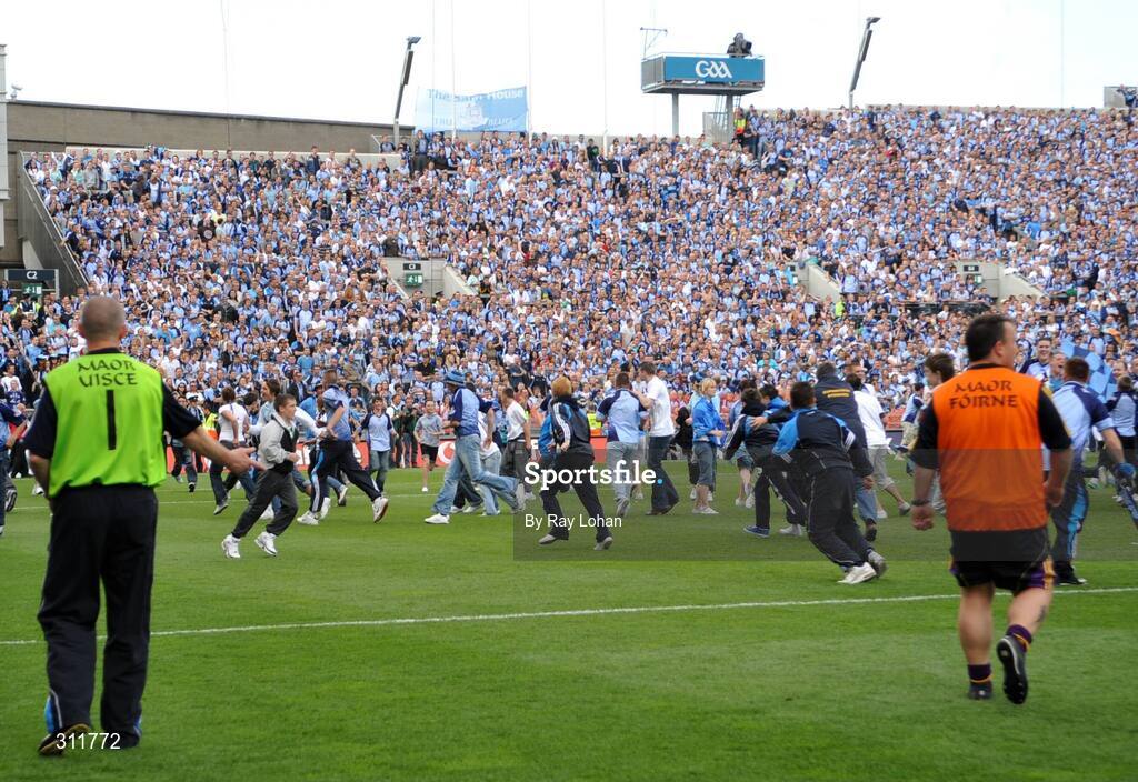 20 July 2008; Fans run onto the pitch before the final whistle is blown. GAA Football Leinster Senior Championship Final, Dublin v Wexford, Croke Park, Dublin. Picture credit: Ray Lohan / SPORTSFILE *** Local Caption ***