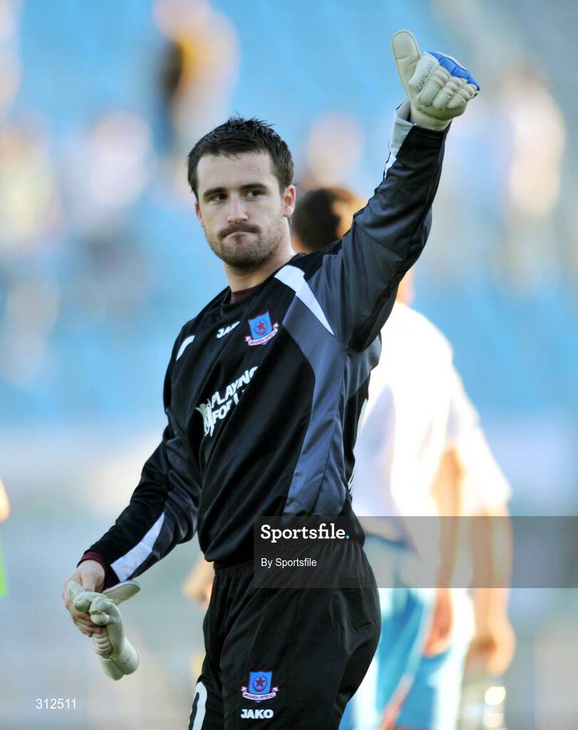 23 July 2008; Drogheda United goalkeeper Jamie Ewings acknowledges the fans at the end of the game. UEFA Champions League, 1st Qualifying Rd, 2nd leg, F.C. Levadia Tallinn v Drogheda United, Kadriorg Stadium, Tallinn, Estonia. Photo by Sportsfile