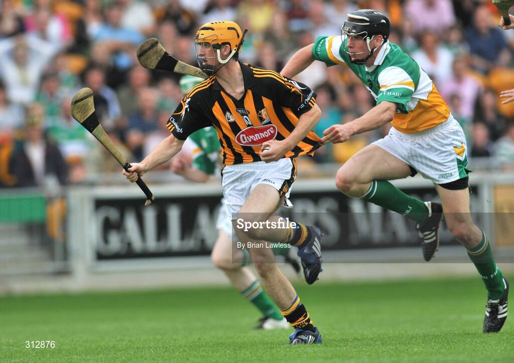 24 July 2008; Colin Fennelly, Kilkenny, in action against Conor Mahon, Offaly. Leinster GAA Hurling Under 21 Championship Final, Offaly v Kilkenny, O'Connor Park, Tullamore, Co. Offaly. Picture credit: Brian Lawless / SPORTSFILE