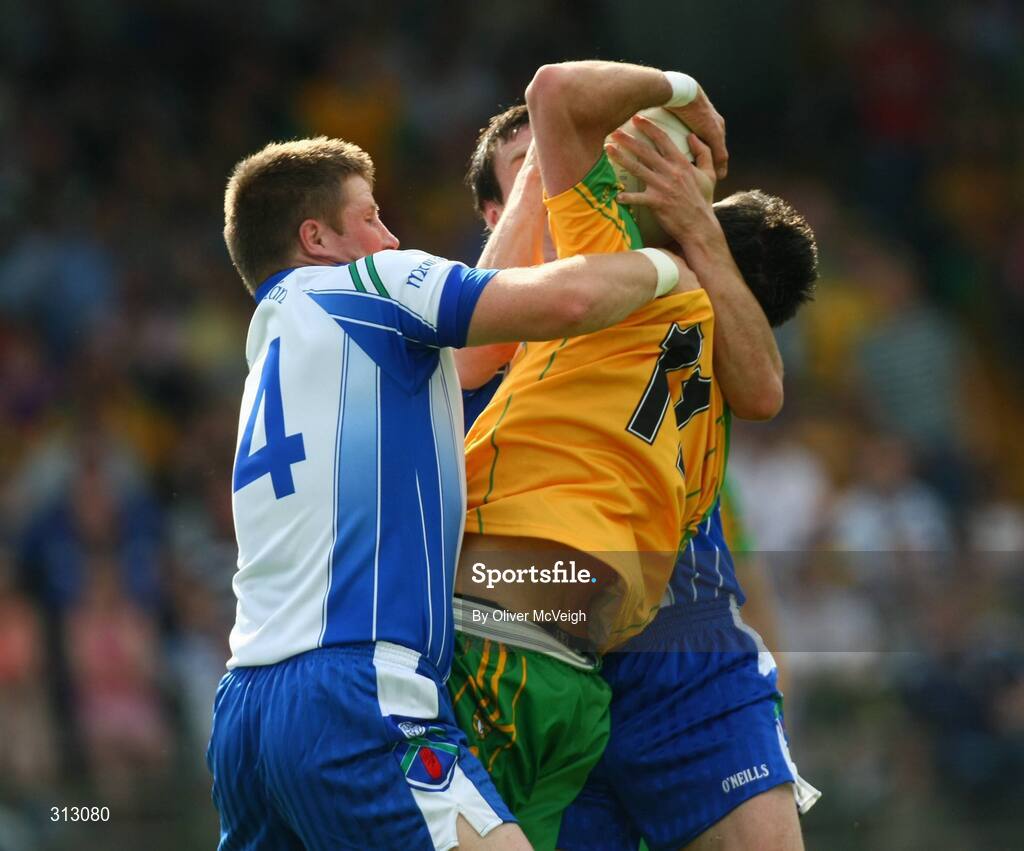 24 July 2008; David Walsh, Donegal, in action against Rory Woods and Gary McQuaid, Monaghan. GAA Football All-Ireland Senior Championship Qualifier, Round 2, Donegal v Monaghan, Ballybofey, Co. Donegal. Picture credit: Oliver McVeigh / SPORTSFILE