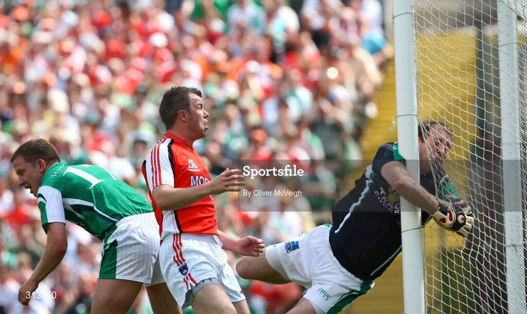 27 July 2008; Ronan Clarke, Armagh, goes close to scoring goal despite the attempts of Shane McDermott and Ronan Gallagher, Fermanagh. GAA Football Ulster Senior Championship Final replay, Armagh v Fermanagh, St Tighearnach's Park, Clones, Co. Monaghan. Picture credit: Oliver McVeigh / SPORTSFILE *** Local Caption *** S0807107 Armagh v Fermanagh OMcV