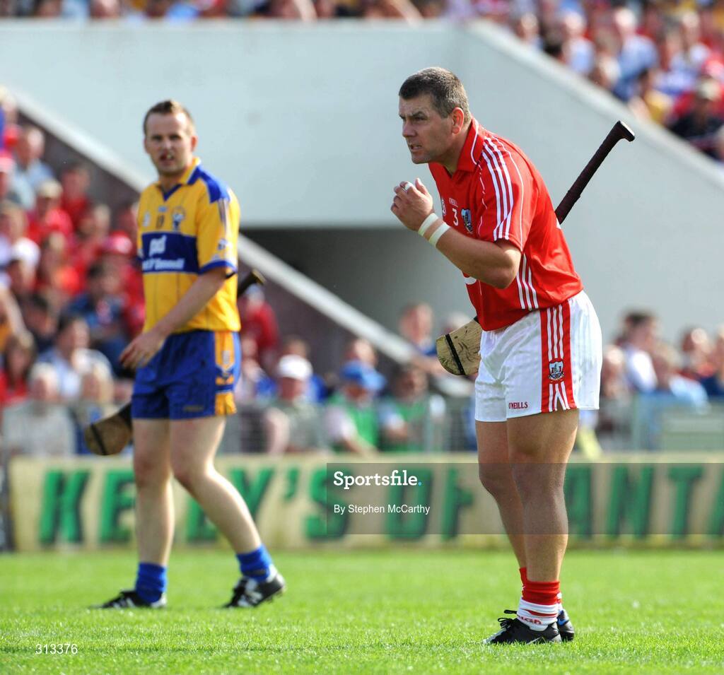 27 July 2008; Diarmuid O'Sullivan, Cork, argues with his goalkeeper Donal Og Cusack after conceding his side's firts goal. GAA Hurling All-Ireland Senior Championship Quarter-Final, Clare v Cork, Semple Stadium, Thurles, Co. Tipperary. Picture credit: Stephen McCarthy / SPORTSFILE