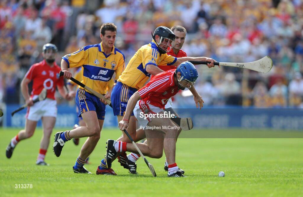 27 July 2008; Tom Kenny, Cork, holds off Tony Carmody, Clare. GAA Hurling All-Ireland Senior Championship Quarter-Final, Clare v Cork, Semple Stadium, Thurles, Co. Tipperary. Picture credit: Stephen McCarthy / SPORTSFILE