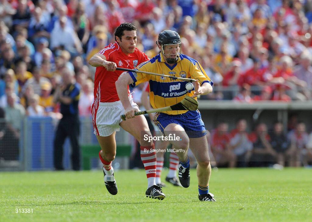 27 July 2008; Niall Gilligan, Clare, in action against Sean Og O hAilpin, Cork. GAA Hurling All-Ireland Senior Championship Quarter-Final, Clare v Cork, Semple Stadium, Thurles, Co. Tipperary. Picture credit: Stephen McCarthy / SPORTSFILE