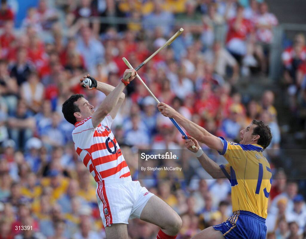 27 July 2008; Donal Og Cusack, Cork, in action against Tony Griffin, Clare. GAA Hurling All-Ireland Senior Championship Quarter-Final, Clare v Cork, Semple Stadium, Thurles, Co. Tipperary. Picture credit: Stephen McCarthy / SPORTSFILE