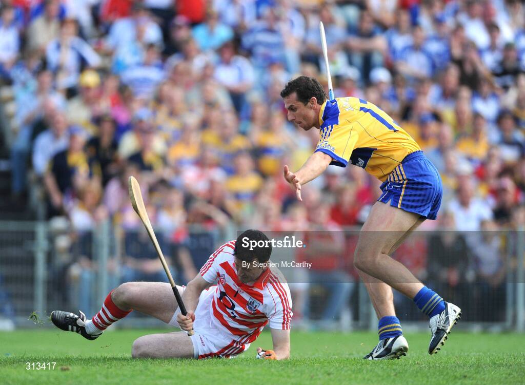 27 July 2008; Donal Og Cusack, Cork, in action against Tony Griffin, Clare. GAA Hurling All-Ireland Senior Championship Quarter-Final, Clare v Cork, Semple Stadium, Thurles, Co. Tipperary. Picture credit: Stephen McCarthy / SPORTSFILE