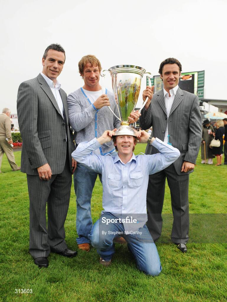 28 July 2008; HRI ambassador Hector Ó hEochagáin with Galway footballer Padraic Joyce, left, Munster hooker Jerry Flannery, Galway hurler Alan Kerins, right, and the Heiniken Cup during the opening day of the Galway Racing Festival. Galway Racing Fesitval - Monday, Ballybrit, Galway. Picture credit: Stephen McCarthy / SPORTSFILE