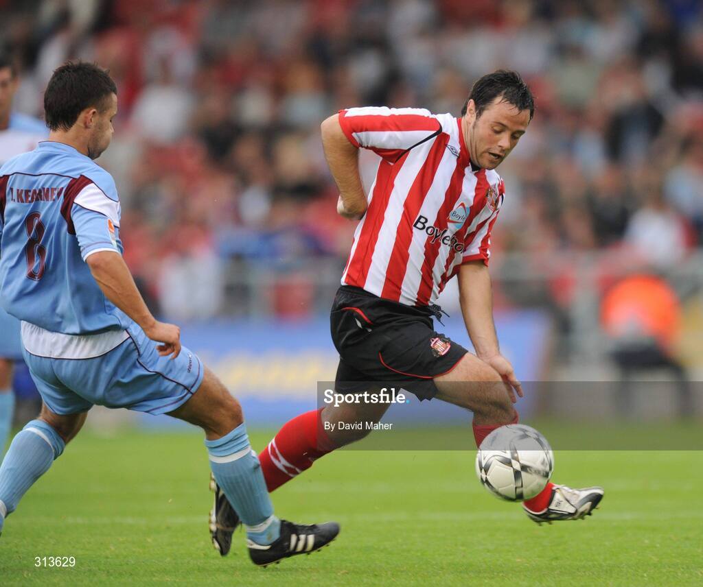 28 July 2008; Andy Reid, Sunderland, in action against John Kearney, Cobh Ramblers. Pre-season friendly, Cobh Ramblers v Sunderland, Turners Cross, Cork. Picture credit: David Maher / SPORTSFILE
