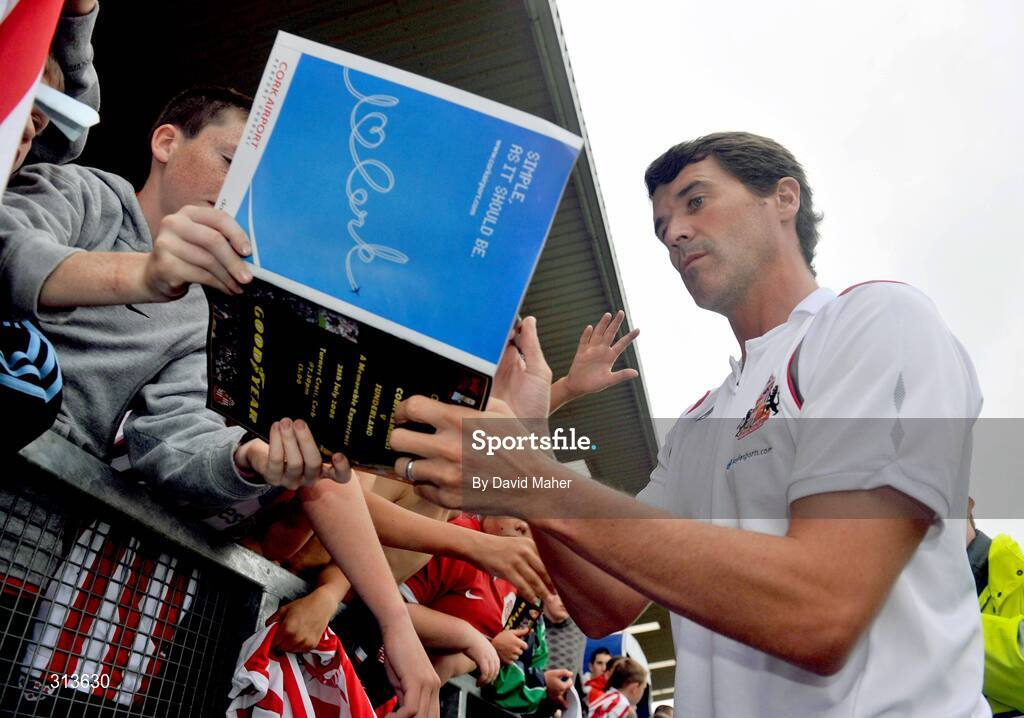 28 July 2008; Sunderland manager Roy Keane signs autographs for supporters before the start of the game. Pre-season friendly, Cobh Ramblers v Sunderland, Turners Cross, Cork. Picture credit: David Maher / SPORTSFILE