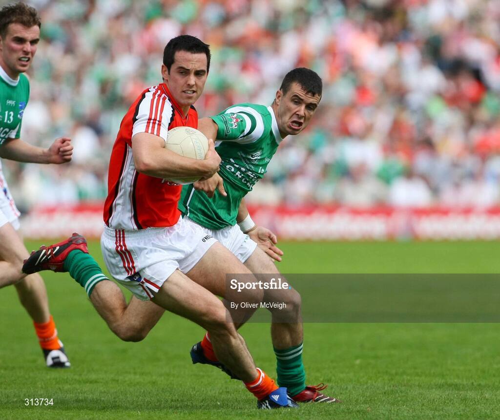 27 July 2008; Aaron Kernan, Armagh, in action against Mark Little, Fermanagh. GAA Football Ulster Senior Championship Final replay, Armagh v Fermanagh, St Tighearnach's Park, Clones, Co. Monaghan. Picture credit: Oliver McVeigh / SPORTSFILE *** Local Caption *** S0807107 Armagh v Fermanagh OMcV