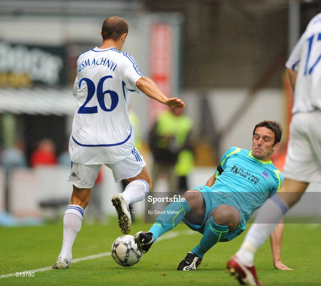 29 July 2008; Stuart Byrne, Drogheda United, in action against Andrii Nesmachny, Dynamo Kyiv. Drogheda United v Dynamo Kyiv - UEFA Champions League 2nd Qualifying Round, Dalymount Park, Dublin. Picture credit: David Maher / SPORTSFILE