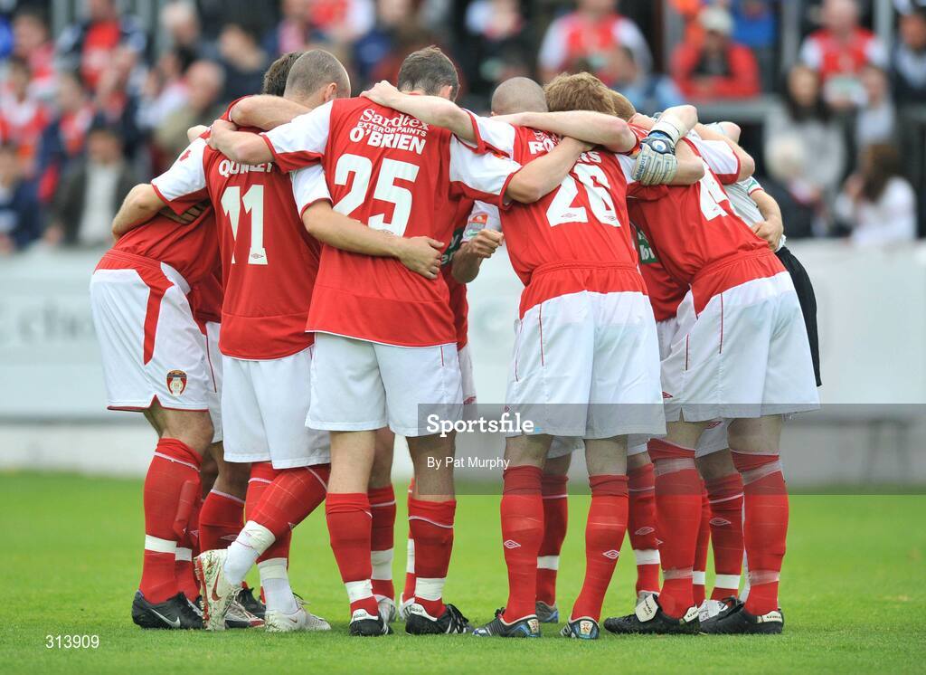 21 July 2008; , St Patrick's Athletic team form a huddle before the start of the game. eircom League of Ireland Premier Division, St Patrick's Athletic v Shamrock Rovers, Richmond Park, Dublin. Picture credit: David Maher / SPORTSFILE
