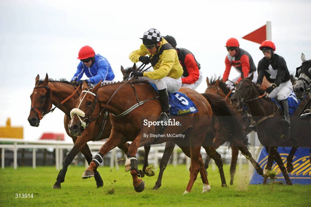 30 July 2008; A general view of the runners and riders during the William Hill Galway Plate including Santa's Son with John Cullen up, 5. Galway Racing Festival - Wednesday, Ballybrit, Galway. Picture credit: Stephen McCarthy / SPORTSFILE