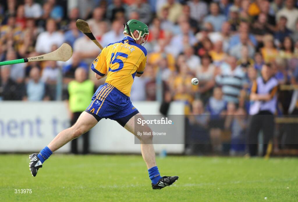 30 July 2008; Colin Ryan, Clare, scores the second goal of the game. Bord Gais Munster GAA Hurling U21 Championship Final, Clare v Tipperary. Cusack Park, Ennis, Co. Clare. Picture credit: Matt Browne / SPORTSFILE
