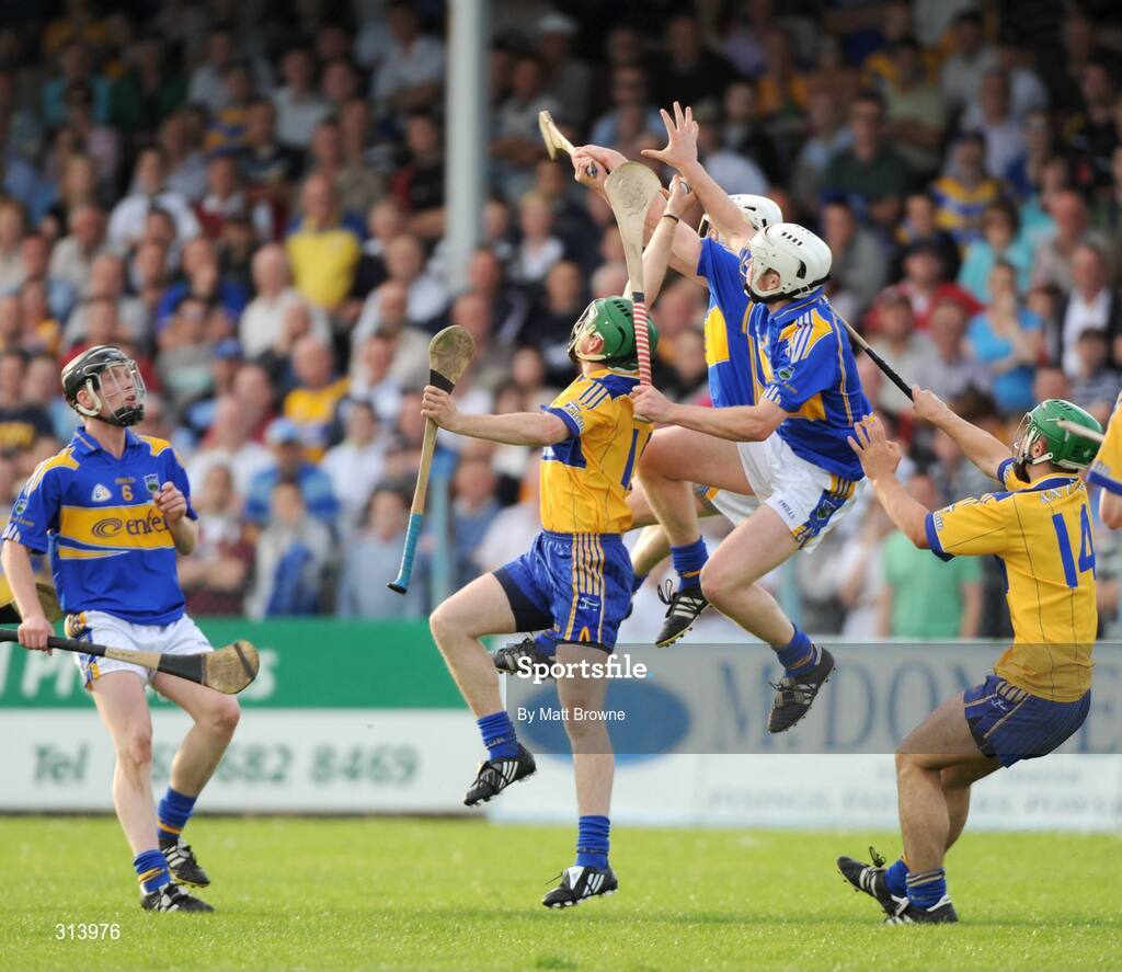 30 July 2008; Colin Ryan and Camin Morey, 14, Clare, in action against Padraig Maher, Michael Cahill and Thomas Stapleton, 6, Tipperary. Bord Gais Munster GAA Hurling U21 Championship Final, Clare v Tipperary. Cusack Park, Ennis, Co. Clare. Picture credit: Matt Browne / SPORTSFILE