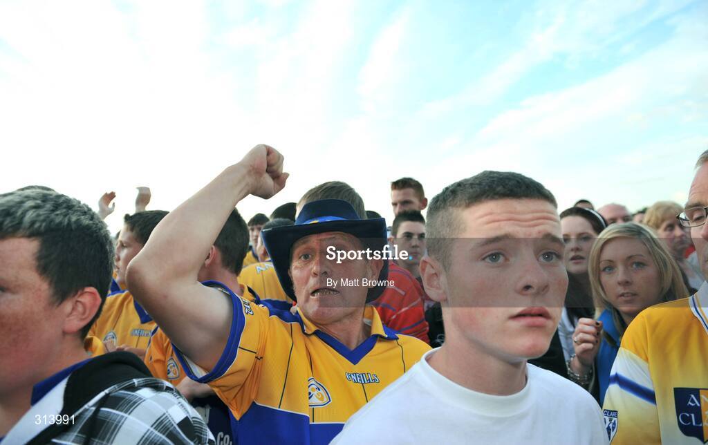 30 July 2008; Clare supporters protest at the end of the game. Bord Gais Munster GAA Hurling U21 Championship Final, Clare v Tipperary, Cusack Park, Ennis, Co. Clare. Picture credit: Matt Browne / SPORTSFILE