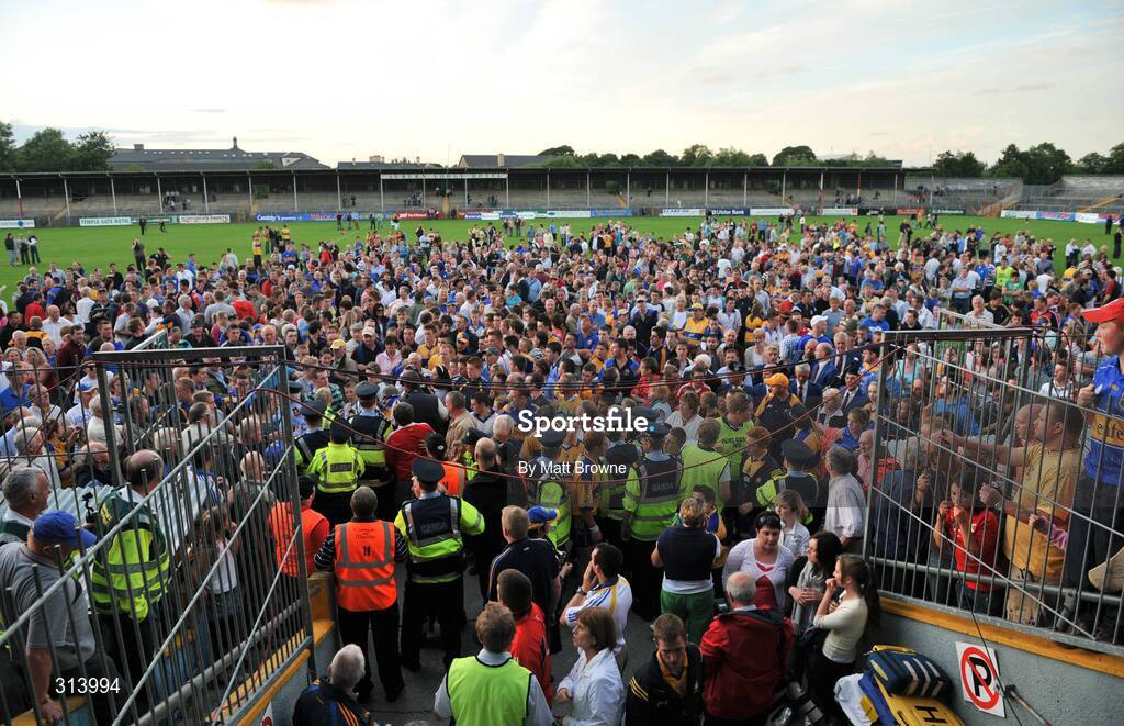 30 July 2008; Clare supporters protest at the end of the game. Bord Gais Munster GAA Hurling U21 Championship Final, Clare v Tipperary, Cusack Park, Ennis, Co. Clare. Picture credit: Matt Browne / SPORTSFILE