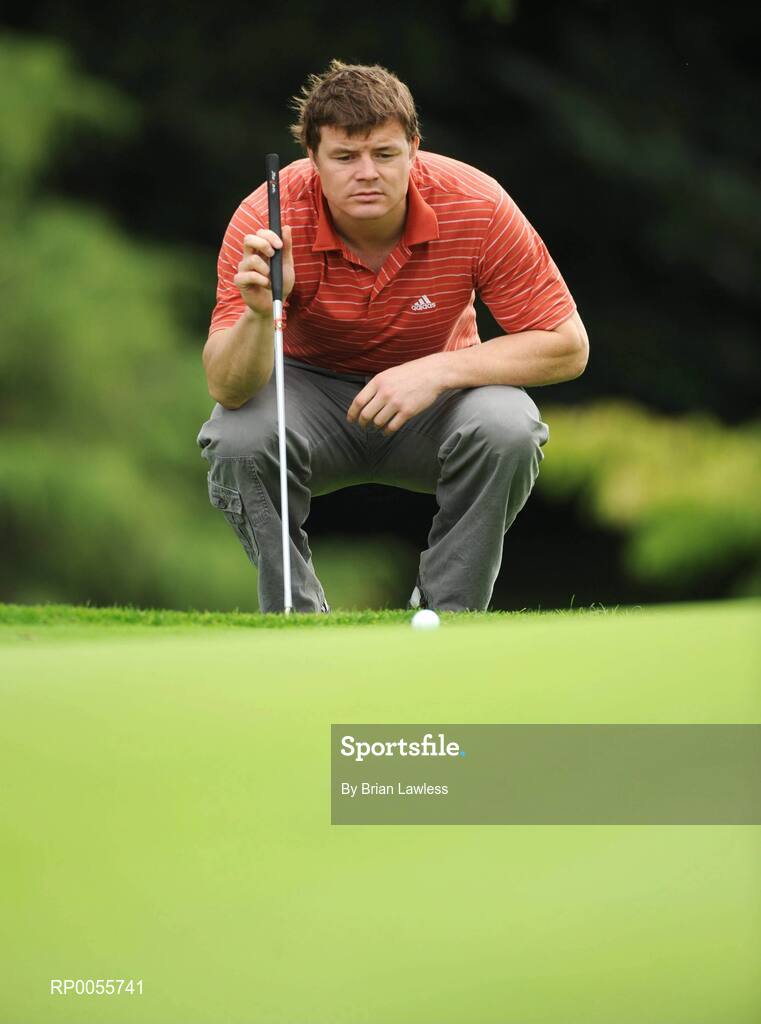 29 July 2008; Brian O'Driscoll lines up his putt on the 1st green during the BT IRUPA Rugby Players Golf Classic. Elm Park Golf Club, Dublin. Picture credit: Brian Lawless / SPORTSFILE