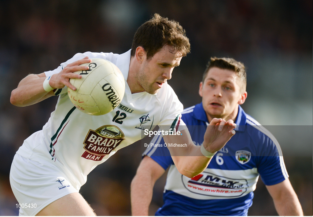 6 June 2015; Cathal McNally, Kildare, in action against Robbie Kehoe, Laois. Leinster GAA Football Senior Championship Quarter-Final, Kildare v Laois. O'Connor Park, Tullamore, Co. Offaly. Picture credit: Piaras Ó Mídheach / SPORTSFILE