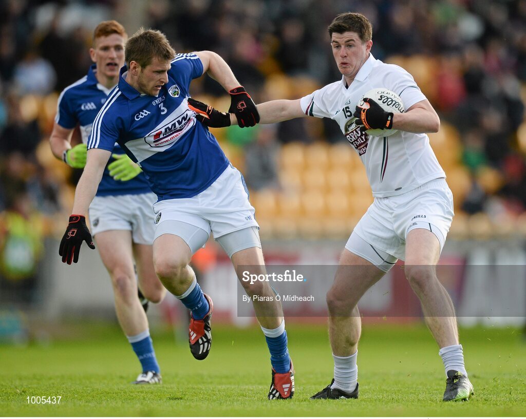 6 June 2015; Padraig Fogarty, Kildare, in action against Mark Timmons, Laois. Leinster GAA Football Senior Championship Quarter-Final, Kildare v Laois. O'Connor Park, Tullamore, Co. Offaly. Picture credit: Piaras Ó Mídheach / SPORTSFILE