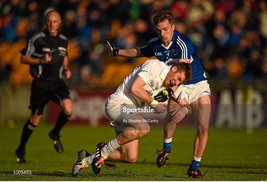 6 June 2015; Ciaran Fitzpatrick, Kildare, in action against Ross Munnelly, Laois. Leinster GAA Football Senior Championship Quarter-Final, Kildare v Laois. O'Connor Park, Tullamore, Co. Offaly. Picture credit: Stephen McCarthy / SPORTSFILE