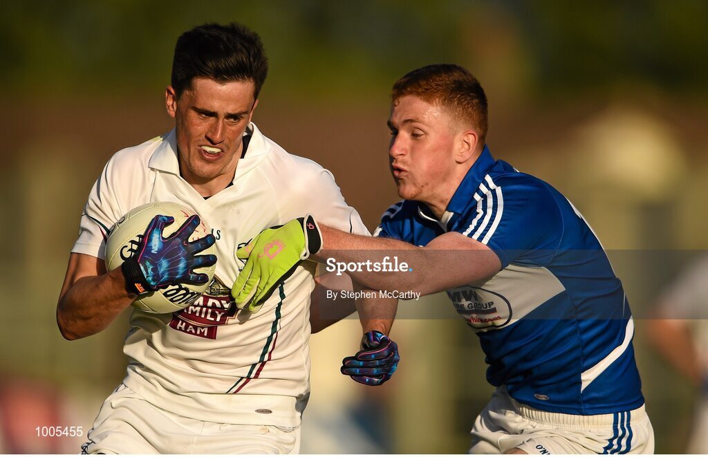 6 June 2015; Mick O'Grady, Kildare, in action against Evan O'Carroll, Laois. Leinster GAA Football Senior Championship Quarter-Final, Kildare v Laois. O'Connor Park, Tullamore, Co. Offaly. Picture credit: Stephen McCarthy / SPORTSFILE