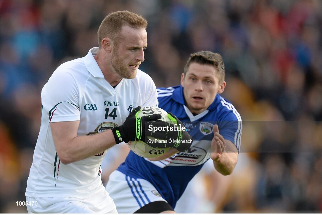 6 June 2015; Alan Smith, Kildare, in action against Robbie Kehoe, Laois. Leinster GAA Football Senior Championship Quarter-Final, Kildare v Laois. O'Connor Park, Tullamore, Co. Offaly. Picture credit: Piaras Ó Mídheach / SPORTSFILE