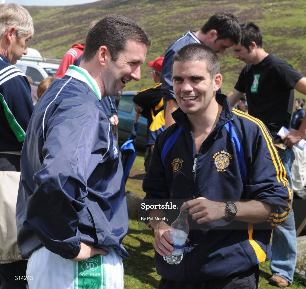 2 August 2008; Boxer Bernard Dunne in conversation with Brendan Cummins, left, before the 2008 M Donnelly Poc Fada. Annaverna Mountain, Ravensdale, Co. Louth. Picture credit: Pat Murphy / SPORTSFILE